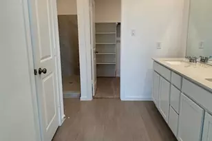 516 Robin St, Angleton, TX 77515 - Photo 9