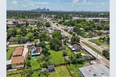 809 Dorchester, Houston, TX 77022 - Photo 9