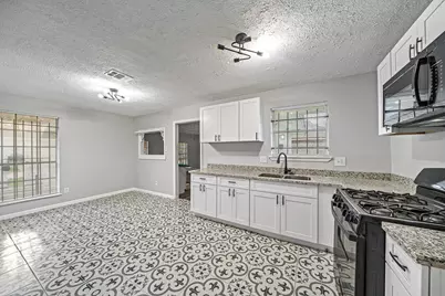 8834 Brackley Lane, Houston, TX 77088 - Photo 7