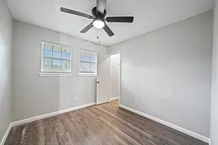 8834 Brackley Ln, Houston, TX 77088 - Photo 17