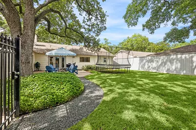 10047 Inwood Drive, Houston, TX 77042 - Photo 25