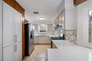 8110 Bob White Dr, Houston, TX 77074 - Photo 5