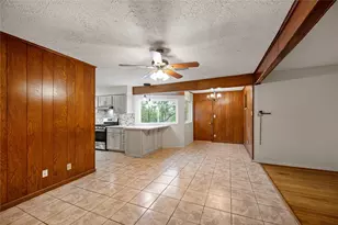 8110 Bob White Dr, Houston, TX 77074 - Photo 9