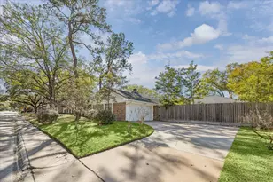 10002 Cedar Creek Dr, Houston, TX 77042 - Photo 7