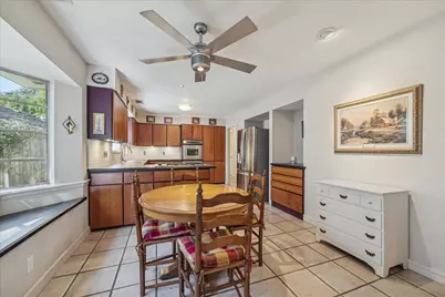 10002 Cedar Creek Drive, Houston, TX 77042 - Photo 17