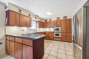 10002 Cedar Creek Dr, Houston, TX 77042 - Photo 3