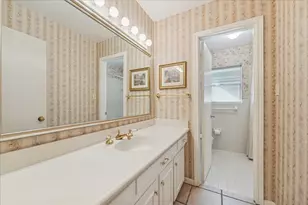 10002 Cedar Creek Dr, Houston, TX 77042 - Photo 23