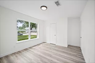 9506 Winsome Ln, Houston, TX 77063 - Photo 19