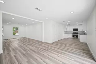 9506 Winsome Ln, Houston, TX 77063 - Photo 11