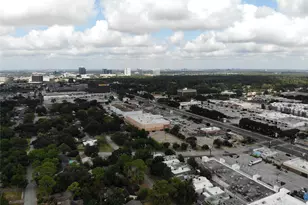 9506 Winsome Ln, Houston, TX 77063 - Photo 7