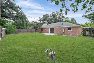 9506 Winsome Ln, Houston, TX 77063 - Photo 23