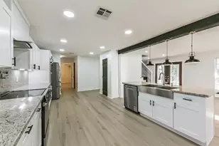6918 Bent Branch Dr, Houston, TX 77088 - Photo 11