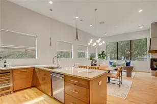 1311 Castle Ct, Houston, TX 77006 - Photo 15