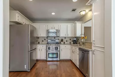 28 Fallenstone Drive, The Woodlands, TX 77381 - Photo 7