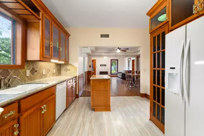 816 W Adoue Street, Alvin, TX 77511 - Photo 5