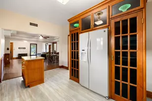 816 W Adoue St, Alvin, TX 77511 - Photo 7