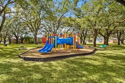 816 W Adoue Street, Alvin, TX 77511 - Photo 31