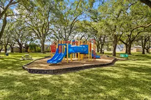 816 W Adoue St, Alvin, TX 77511 - Photo 31