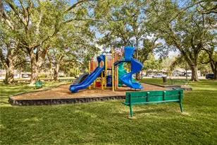 816 W Adoue St, Alvin, TX 77511 - Photo 29