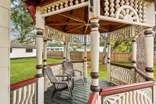 816 W Adoue St, Alvin, TX 77511 - Photo 5