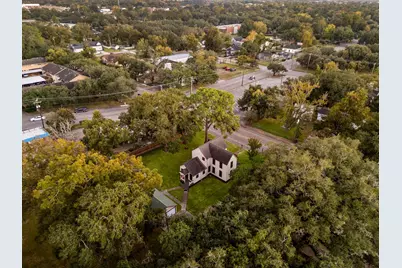 816 W Adoue Street, Alvin, TX 77511 - Photo 25