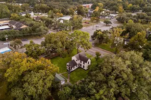 816 W Adoue St, Alvin, TX 77511 - Photo 25