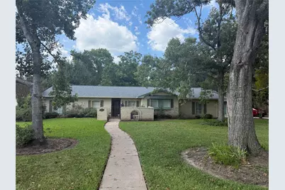 309 Linden Lane, Lake Jackson, TX 77566 - Photo 1