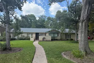 309 Linden Ln, Lake Jackson, TX 77566 - Photo 1