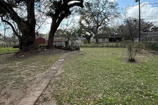 506 Gardenia St, Lake Jackson, TX 77566 - Photo 3