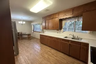 213 Van Winkle St, Lake Jackson, TX 77566 - Photo 7
