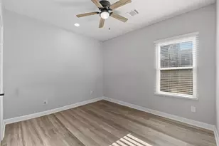 8309 Holiday Ln, Houston, TX 77075 - Photo 15