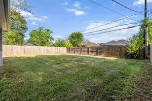 8309 Holiday Ln, Houston, TX 77075 - Photo 21