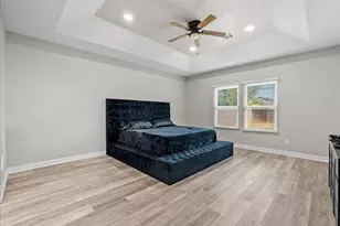 8309 Holiday Ln, Houston, TX 77075 - Photo 9
