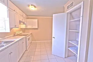 11130 Forrest Valley Dr, Houston, TX 77065 - Photo 9