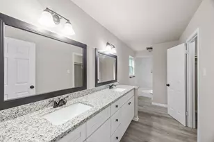 10647 Hazelhurst Dr, Houston, TX 77043 - Photo 15