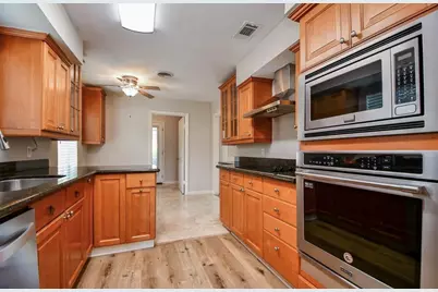 10706 Inwood Drive, Houston, TX 77042 - Photo 15