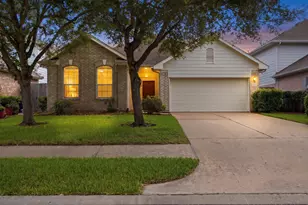 1631 Crescent Shores Ln, Pasadena, TX 77586 - Photo 1