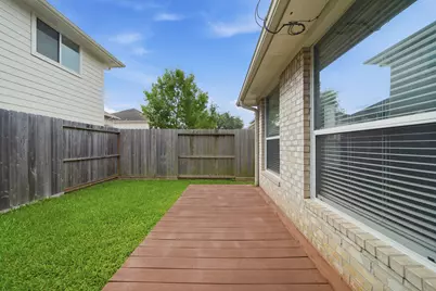 1631 Crescent Shores Lane, Pasadena, TX 77586 - Photo 9