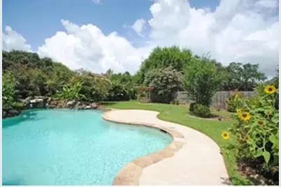2731 Lakeside Village Drive, Missouri City, TX 77459 - Photo 3