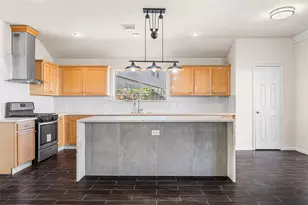 2719 Riverhollow Ln, Sugar Land, TX 77479 - Photo 3