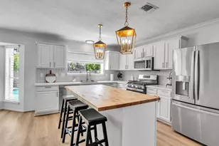 2605 S Mission Cir, Friendswood, TX 77546 - Photo 9