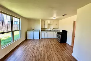 221 Noras Ln, Houston, TX 77022 - Photo 9