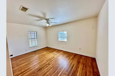 221 Noras Lane, Houston, TX 77022 - Photo 7