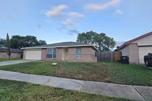 10303 Old Towne Ln, Sugar Land, TX 77498 - Photo 3