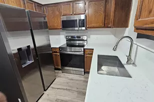 10303 Old Towne Ln, Sugar Land, TX 77498 - Photo 9
