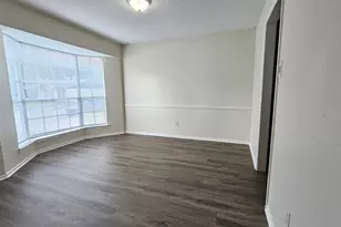10303 Old Towne Ln, Sugar Land, TX 77498 - Photo 11