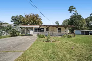 384 Lakeview Dr, Onalaska, TX 77360 - Photo 1
