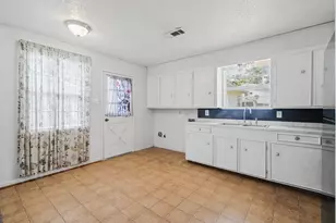 384 Lakeview Dr, Onalaska, TX 77360 - Photo 9