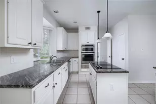 107 N Sunny Slope Cir, The Woodlands, TX 77381 - Photo 11