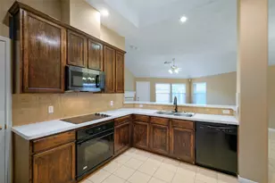 2610 Easton Springs Ct, Pearland, TX 77584 - Photo 9